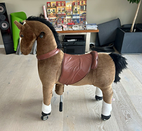 Reittier reitpferd auf rollen - auf,